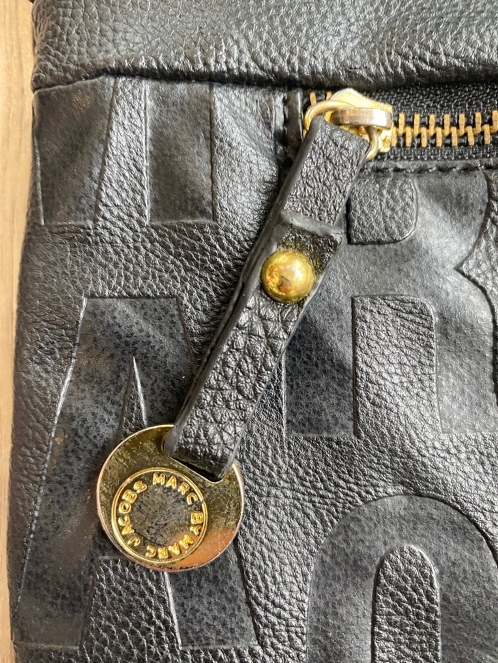 Marc by Marc Jacobs Black Leather Crossbody Bag Logo Embossed Shoulder Purse - Picture 3 of 8